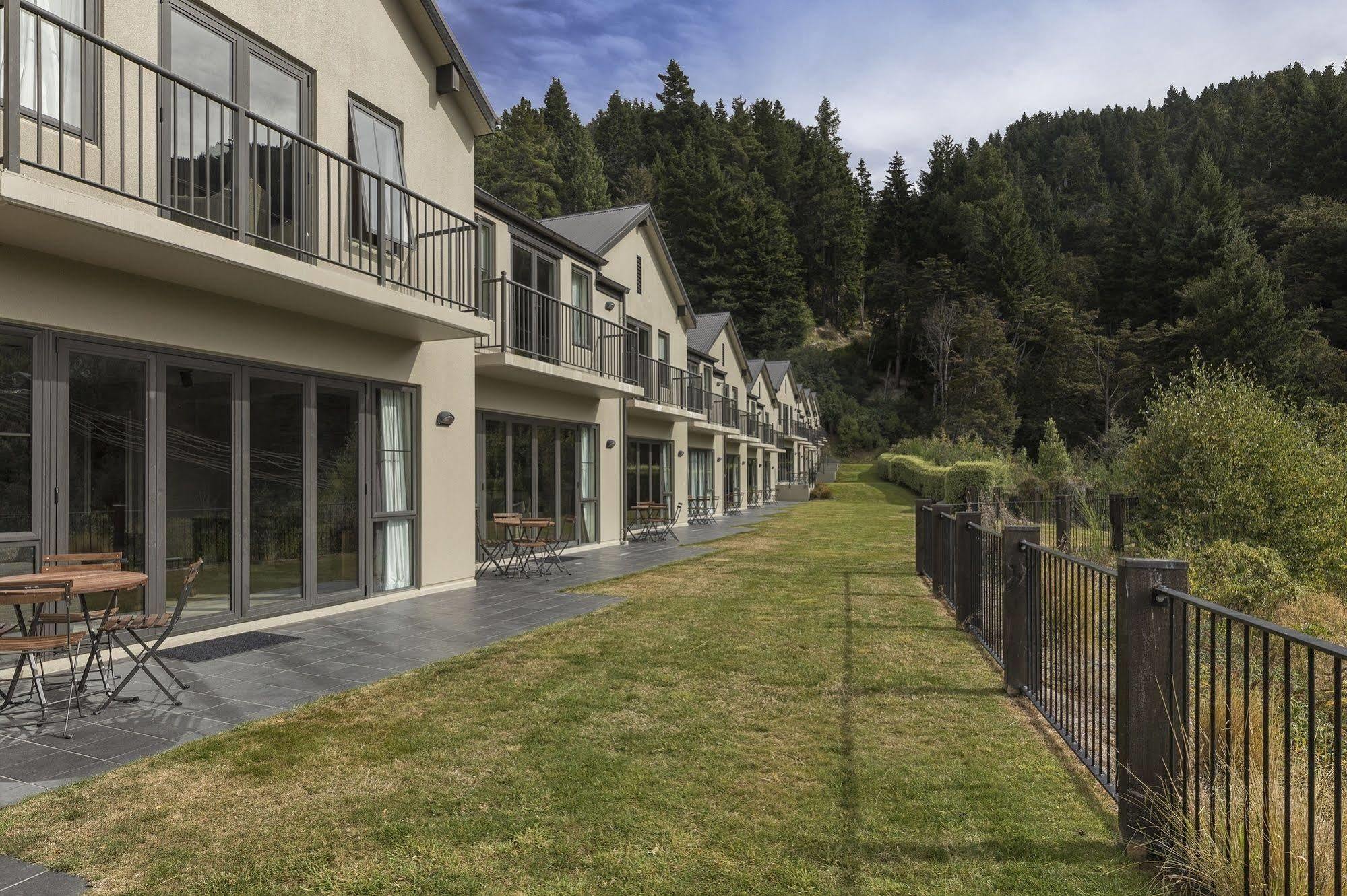 Platinum Queenstown Exterior photo